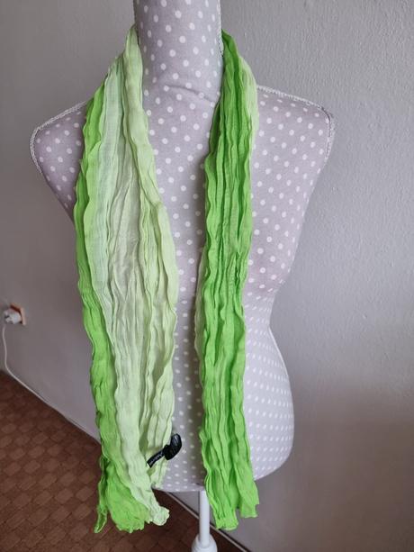 Dúhový zelený krčený šál, 