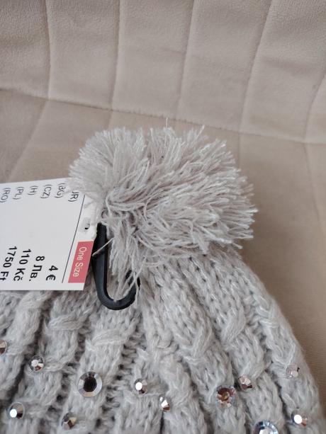 Nová sivá čiapka s brmbolcom a s ozdobnými kamienk, kik