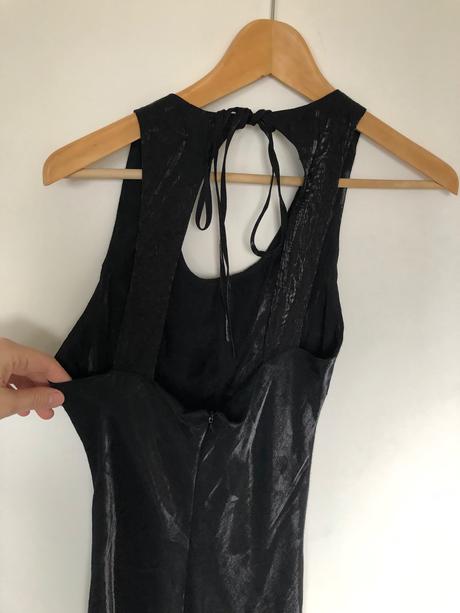 Krásne padave a jemnunke šaty 38/40, 38