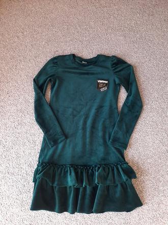 Zamatové šaty, 158