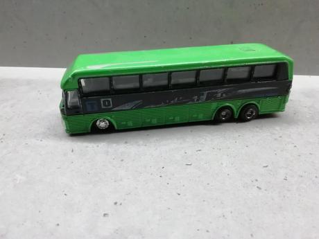 Zelený autobus so zvukmi,