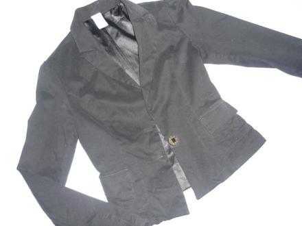 Hrubšie sako zn. bershka, s