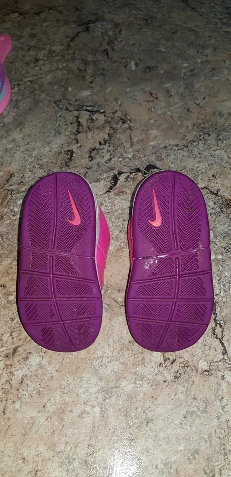 Dievčenské  tenisky, nike,21