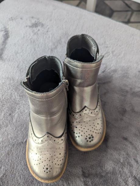 Prechodné čižmičky, 28