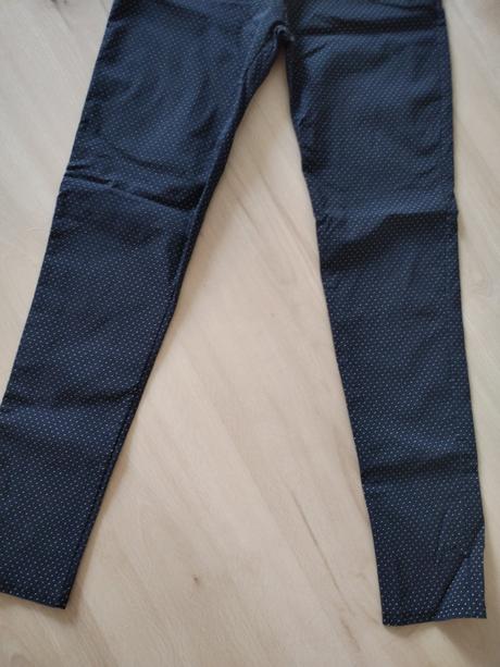 Elasticke, strecove bodkovane nohavice s a m sadnu,