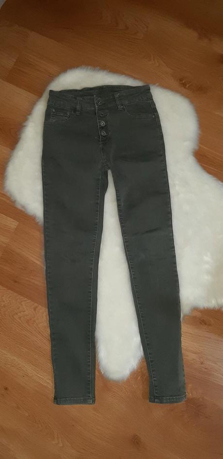 Rifle s gombíkmi, s