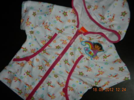 1x oblecena vesticka dora s kapuckou, 98