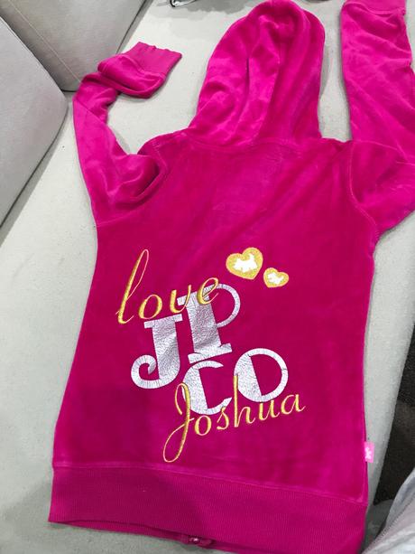 Zamatová mikina, 158