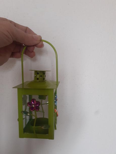 Kovový lampáš na čajovú sviečku,