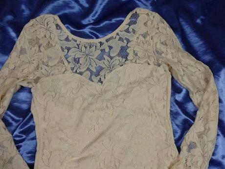 Kvalitné čipkované šaty, m