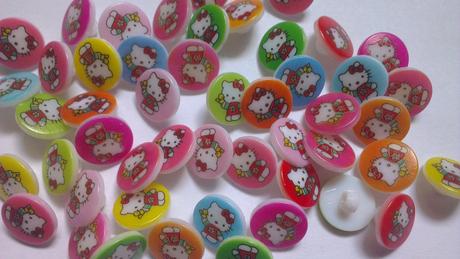 Gombík hello kitty,