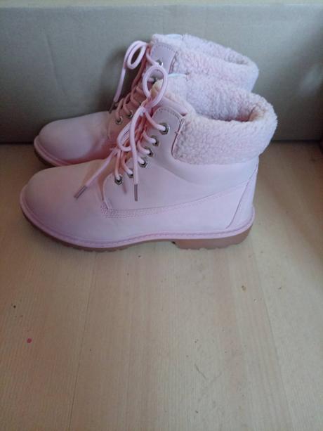 Ružové čižmy, 40