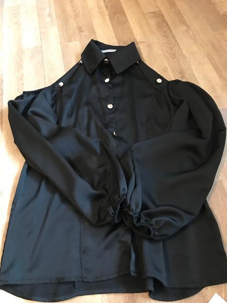 Bluzka s odhalenými ramenami,