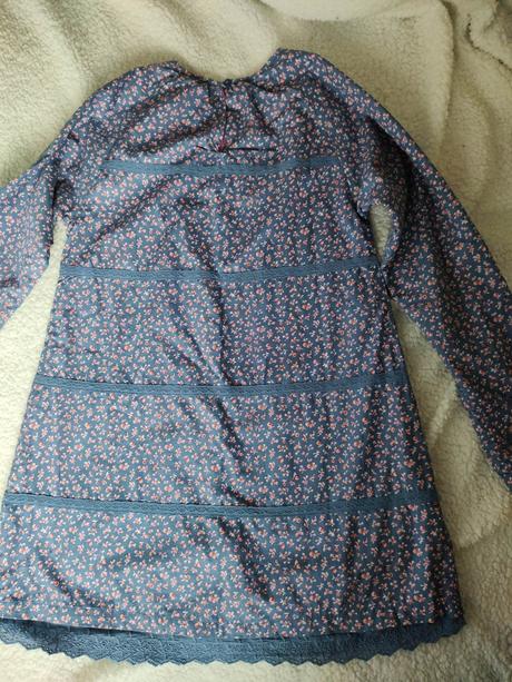 Šaty s kvetinkami, 164