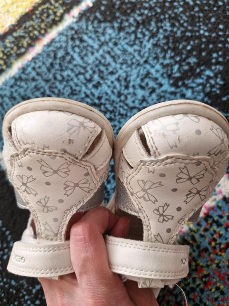 Biele dievčenské sandálky, geox,22