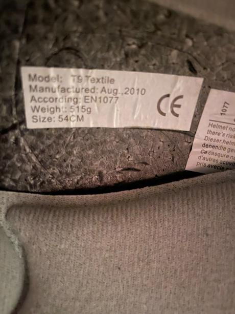 Dámska lyžiarska prilba, 