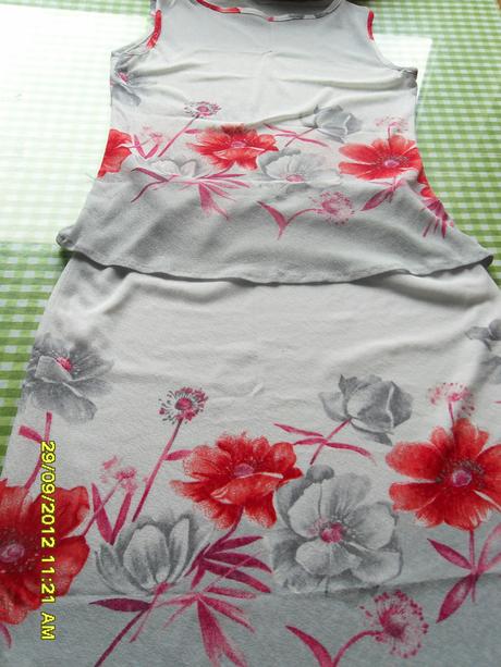 Kvetovaný kostým na leto 36/38, s