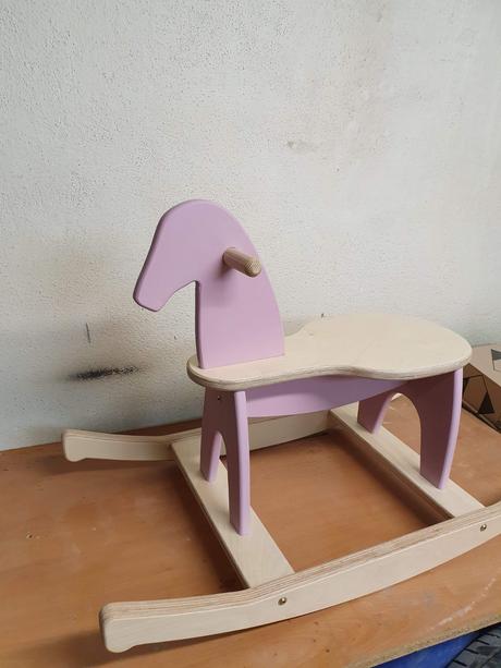 Drevený hojdací koník, 