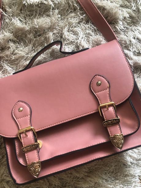 Kabelka pre dievcata, reserved