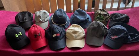 Balik šiltovky a klobúky spolu 12 ks, 50