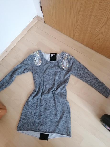 Zaujímavé teplé šaty s/m, s