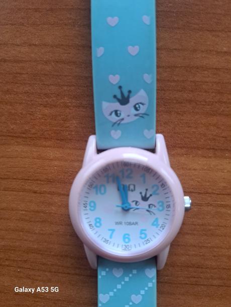 Hodinky s macickou zn.q / q, 