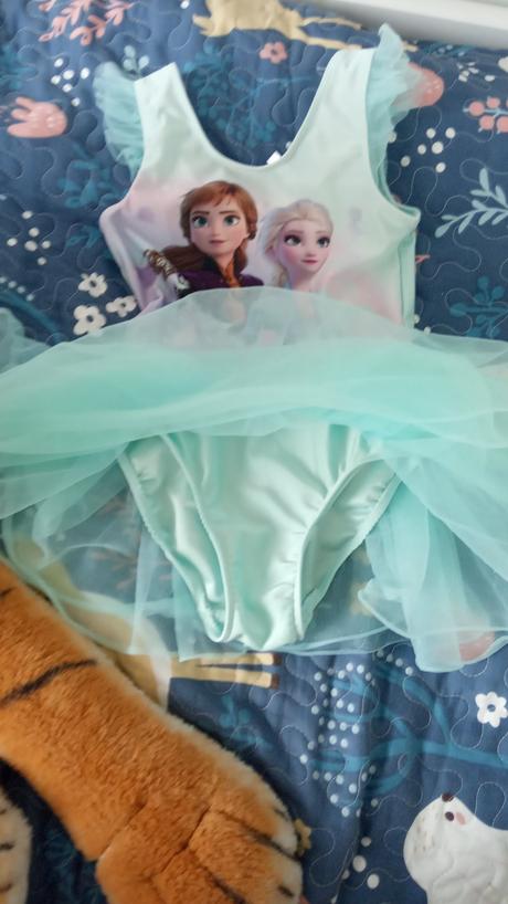 Tanečné šaty, 110