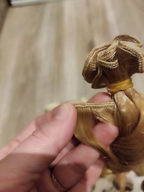 Kucerave vlasy pre babiky, 