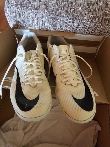 Tenisky nike halovky veľ.42.5, nike,42