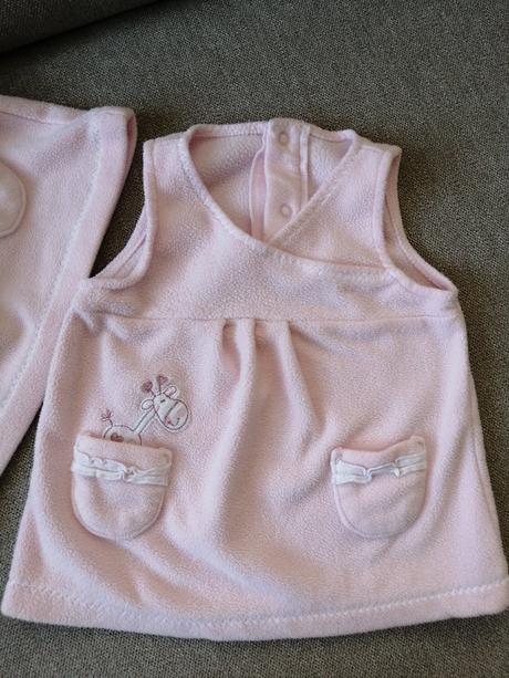 Ružové šaty so žirafkou, 50