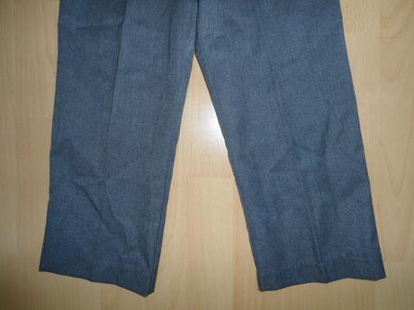 Tmavosive nohavice, 116