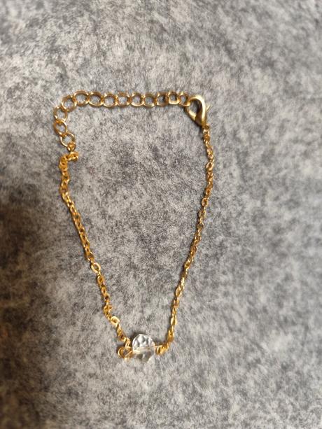 Naramok na ruku alebo nohu s kamienkom, 