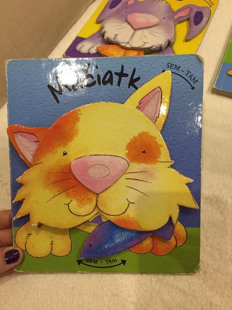 Seria kniziek s pohybujucimi sa hlavickami, 