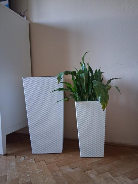 Vysoký kvetináč umelý ratan nádoba ako nový, 