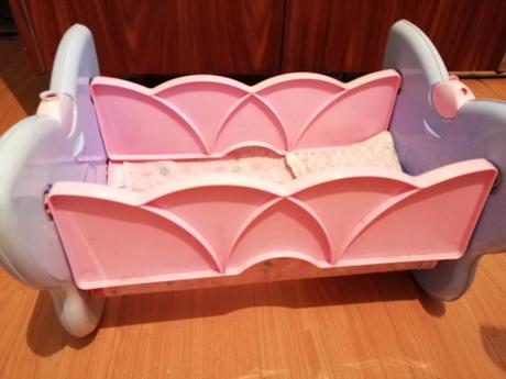 Postieľka pre bábiky, 
