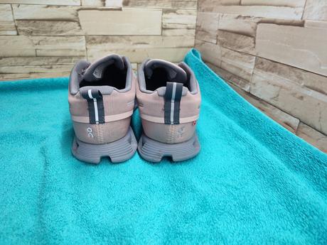 On cloud 42 - dámske ružové waterproof topánky, 42