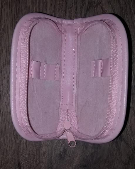 Manikúra, pedikúra,