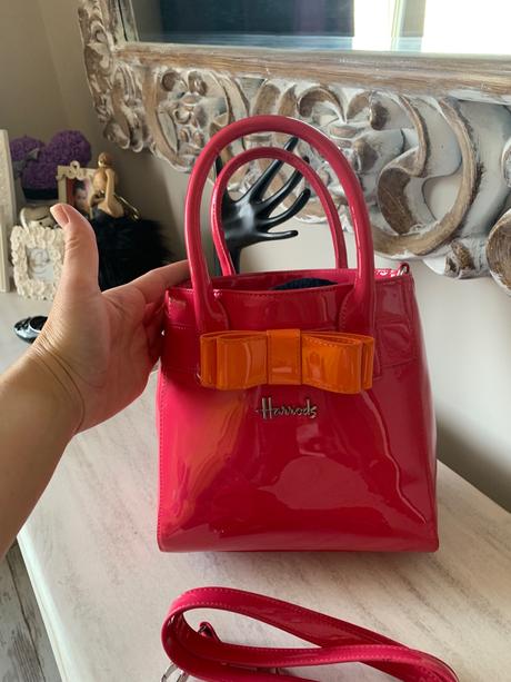 Znackova kabelka harrods,