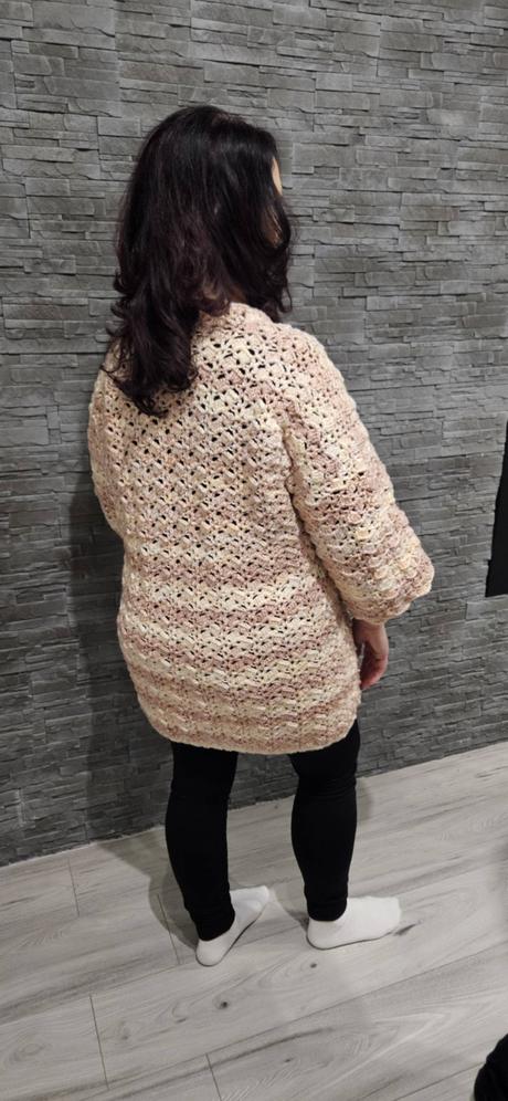 Predám handmade hačkované pončo - krémová, <50