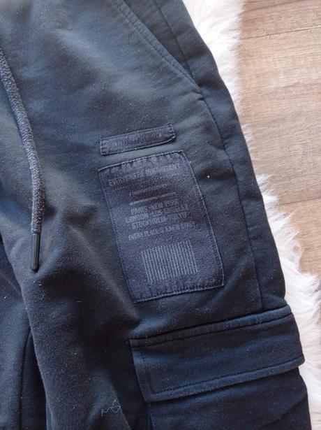 Teplaky cierne kapsacove bershka, bershka,xs