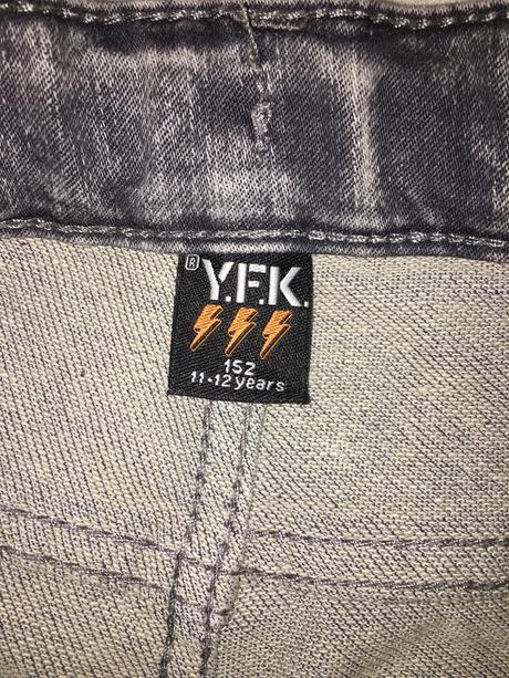 Dievcenske kratasy 152, 152