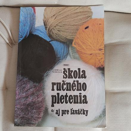 Kniha škola ručného pletenia s návodmi, 