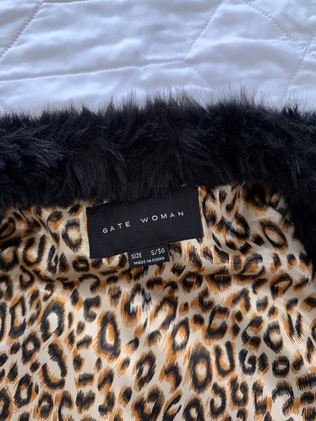 Luxusná čierna kožušinová vesta, gate,s