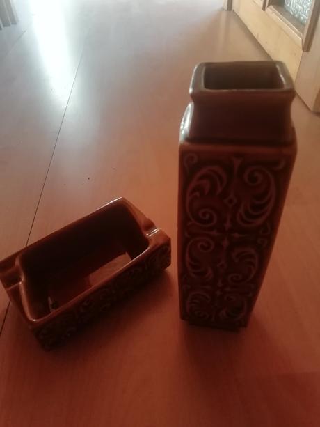 Váza s popolníkom, 