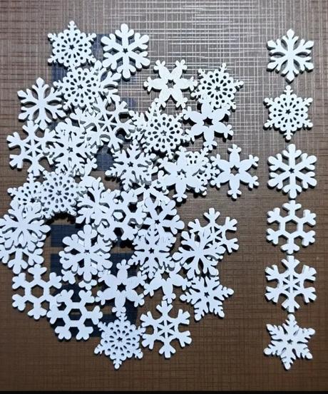 Drevené vianočné biele vločky 2cm 50ks,