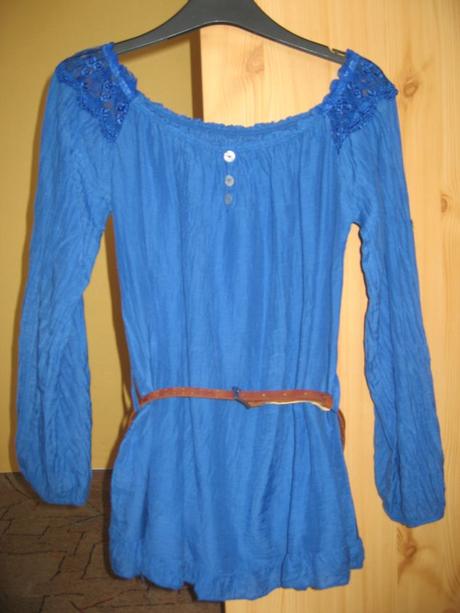 Hodvábna blúzka s čipkou a opaskom, m