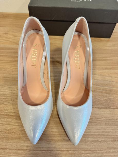 Strieborné lodičky, 35