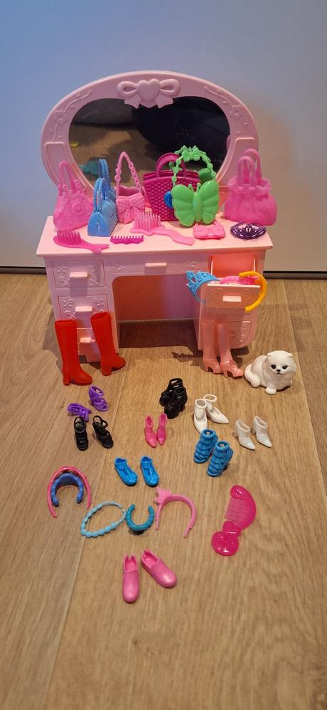 Barbie nabytok a kone, 