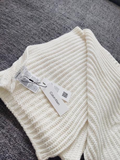Calvin klein šál s visačkou, calvin klein