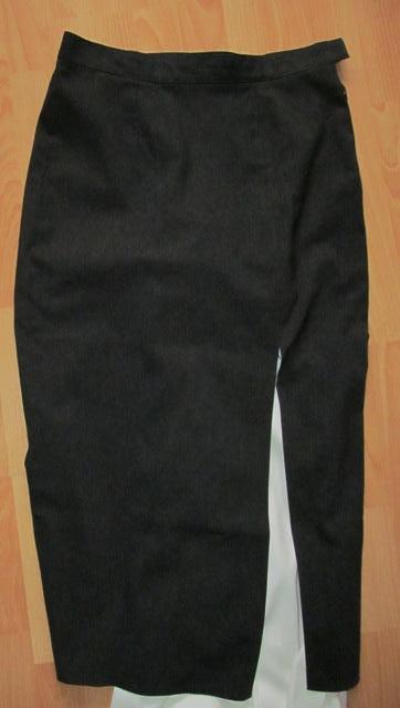 Sivy kostym s dlhou suknou, c. 42, 42